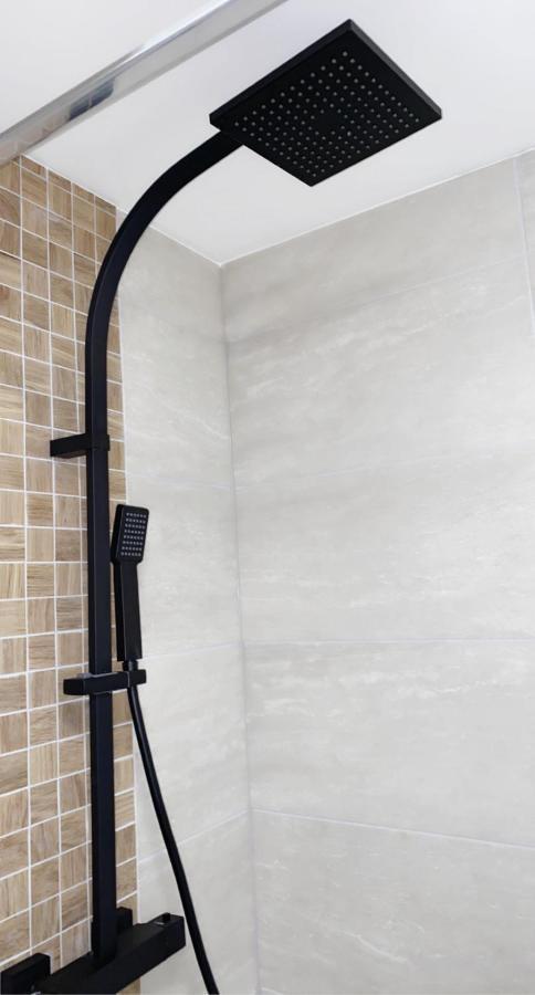 L'AppartE Black Superbe Appartement Pop ! Besancon Exterior photo