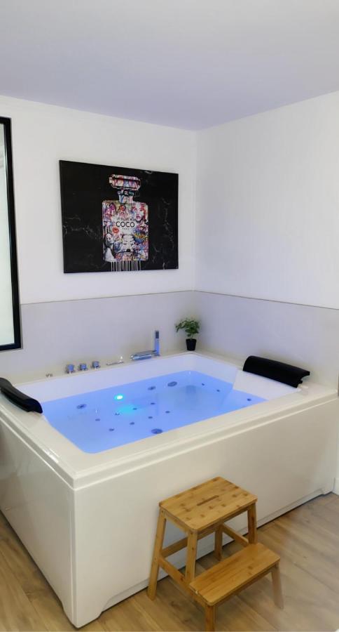 L'AppartE Black Superbe Appartement Pop ! Besancon Exterior photo