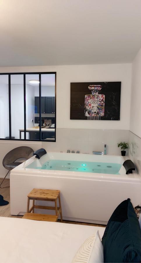 L'AppartE Black Superbe Appartement Pop ! Besancon Exterior photo