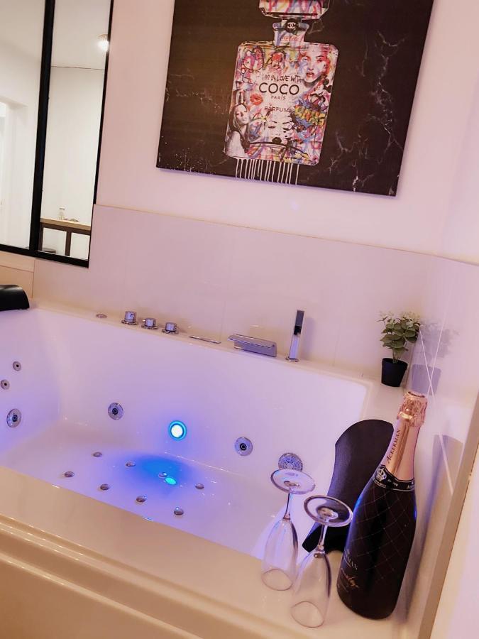 L'AppartE Black Superbe Appartement Pop ! Besancon Exterior photo