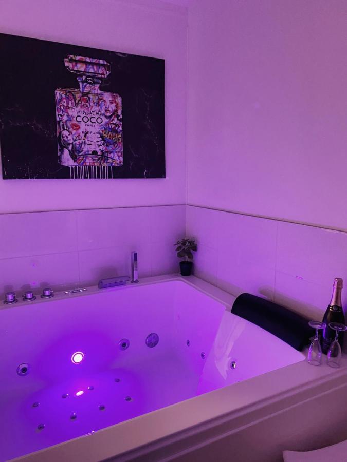 L'AppartE Black Superbe Appartement Pop ! Besancon Exterior photo