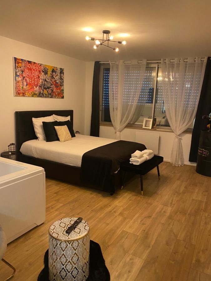 L'AppartE Black Superbe Appartement Pop ! Besancon Exterior photo
